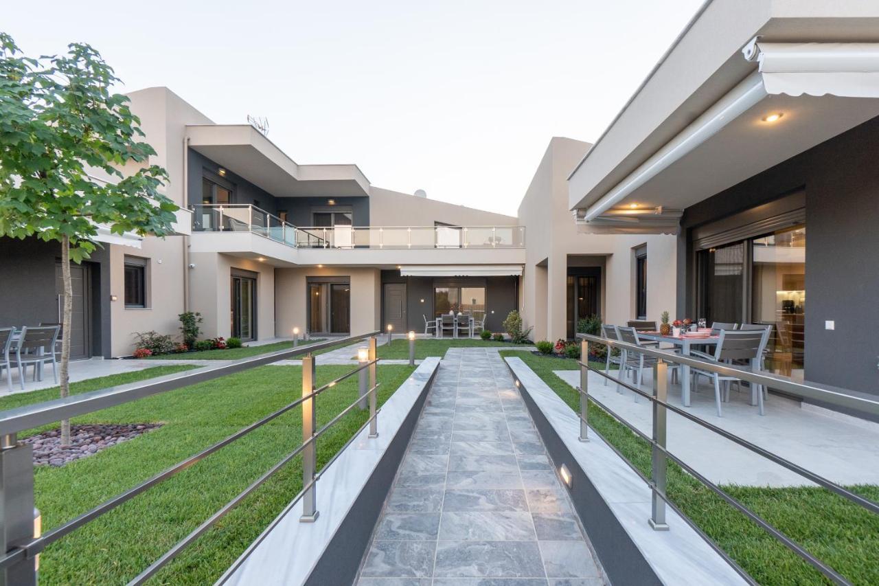 3 Doors Nea Iraklitsa