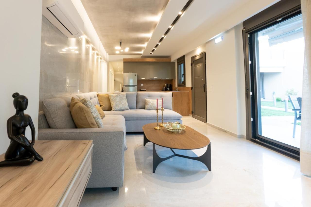 3 Doors Holiday home Nea Iraklitsa