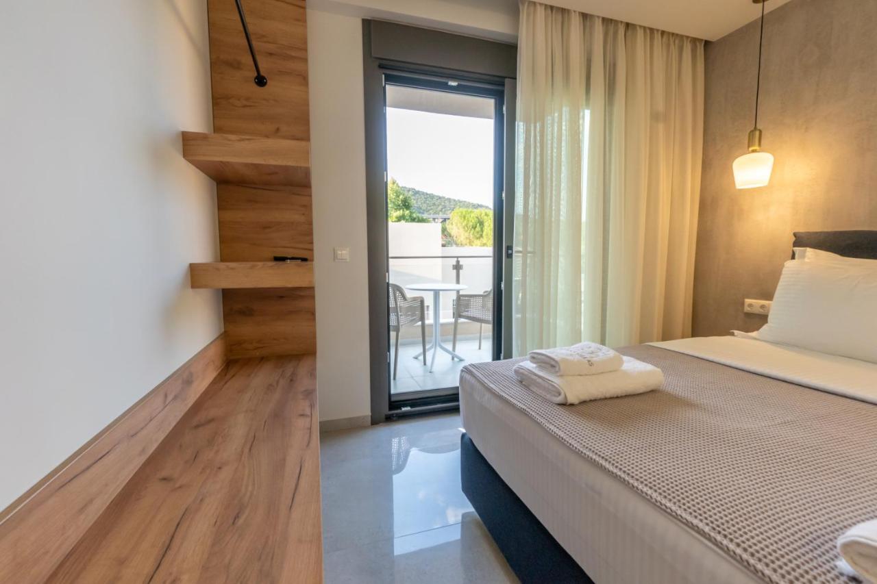 3 Doors Nea Iraklitsa